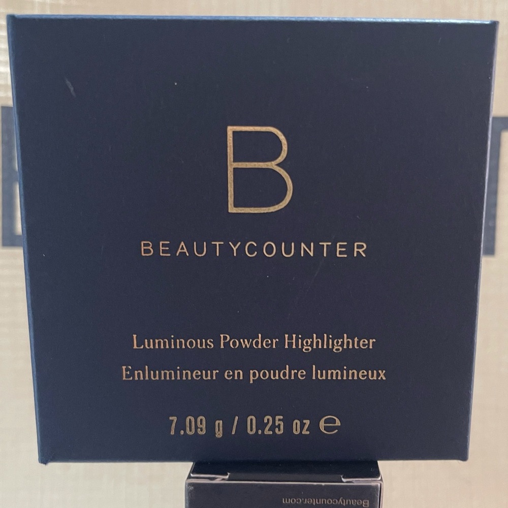 BeautyCounter Luminous Powder Highlighter in Topaz